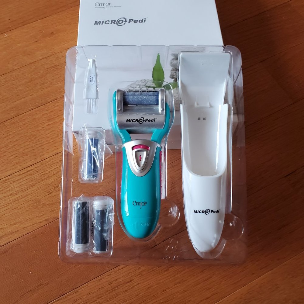 NEW. Emjoi Micro-Pedi Battery Op Callus Remover - Picture 2 of 2